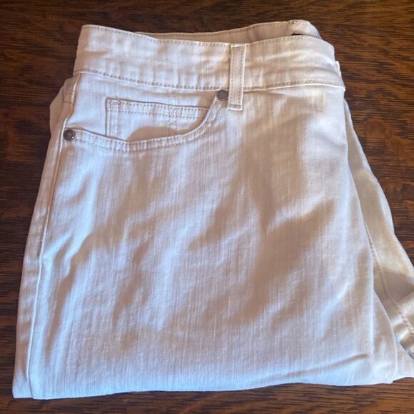 Bandolino Mandie size 14 jeans,  high-rise, A dark white color - Picture 11 of 12